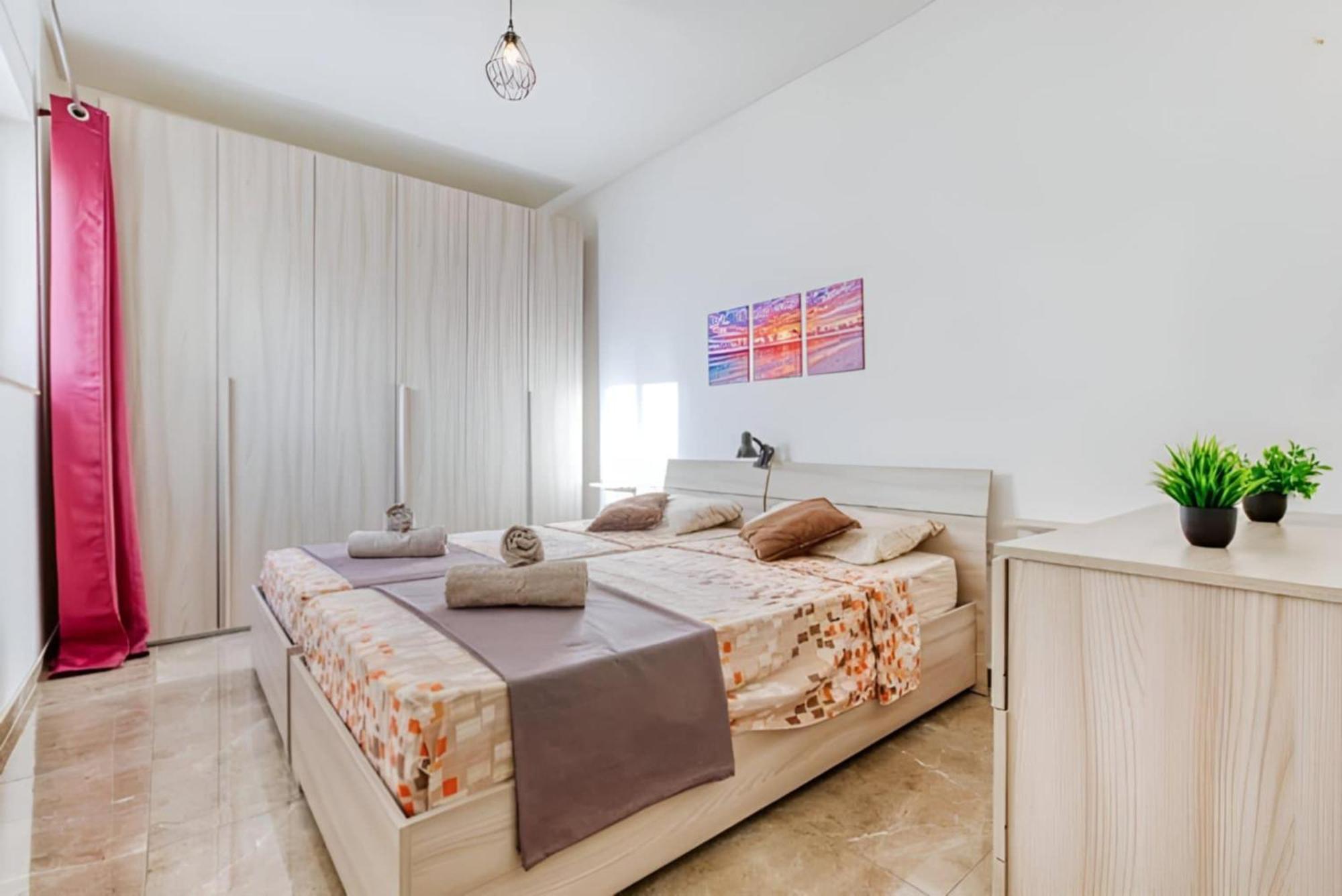 Large, 3 Bedroom Apartment In Marsascala マルサスカーラ エクステリア 写真